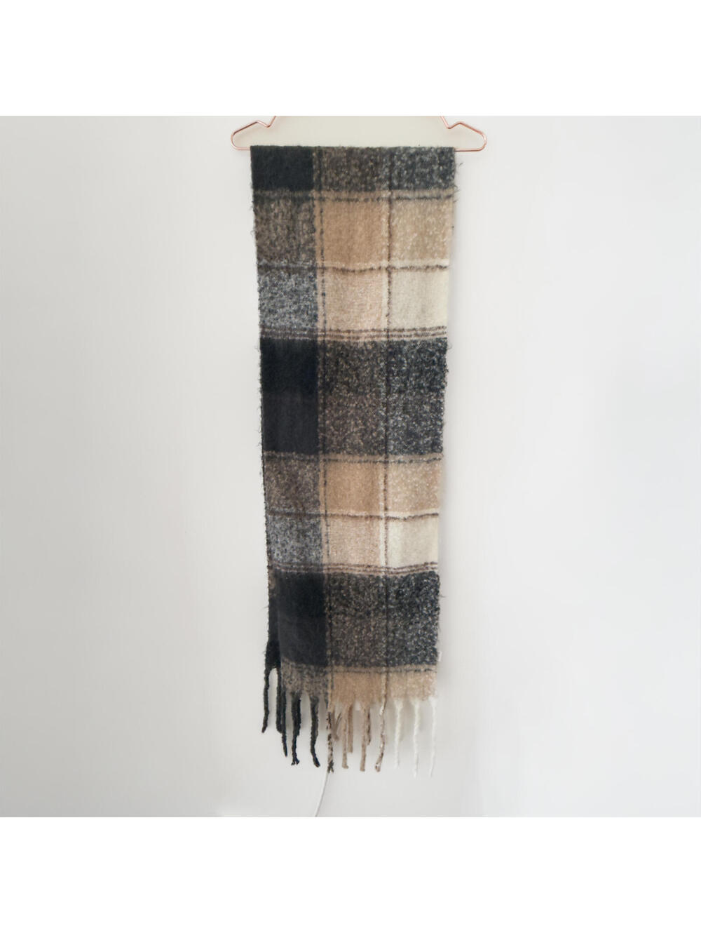 NWOT Black and Tan Plaid Boucle Scarf‎ with Fringe